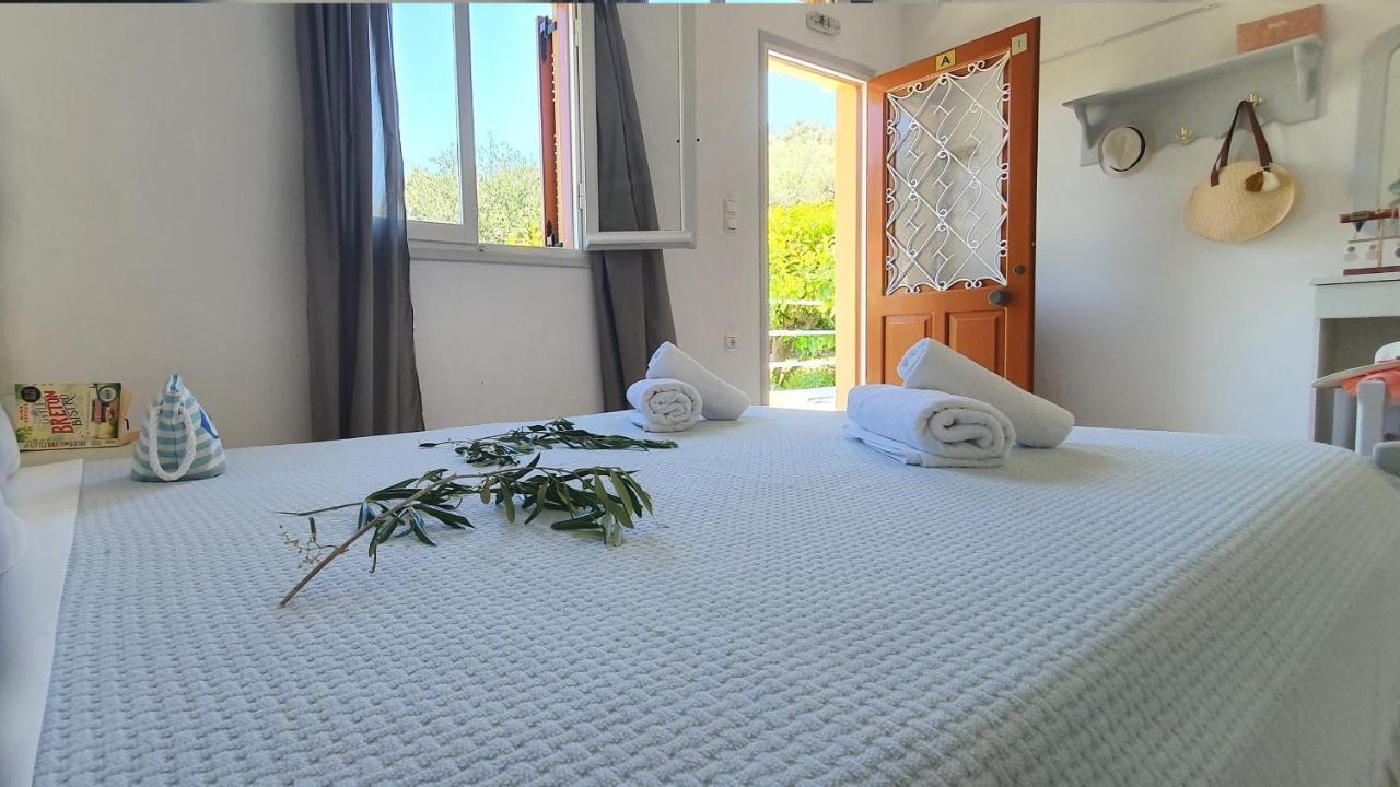 Aphrodite Studios & Apt With Pool Lákka Eksteriør bilde