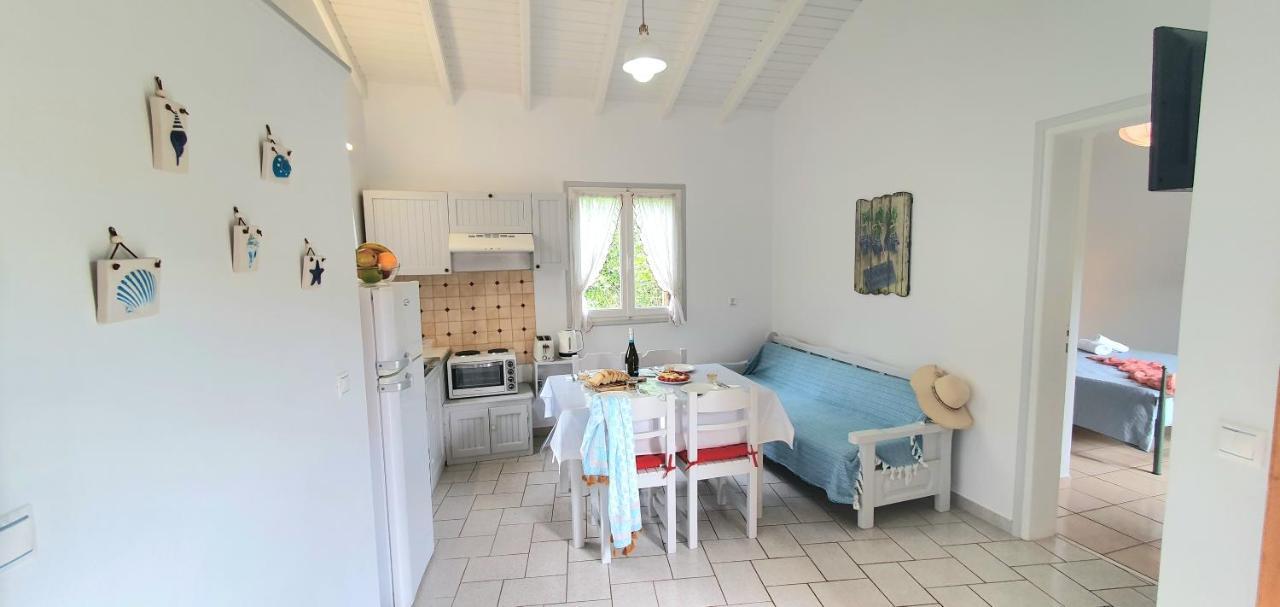 Aphrodite Studios & Apt With Pool Lákka Eksteriør bilde